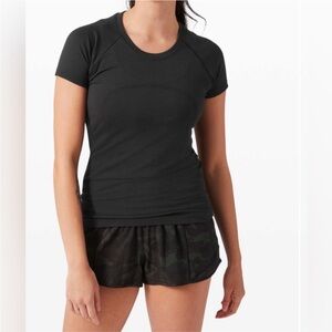 Lululemon Swiftly Tech Short Sleeve 2.0 In Black Size 6